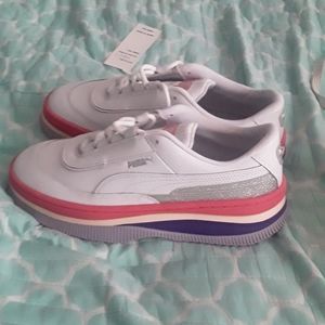 Bubble gum pumas! Size 9